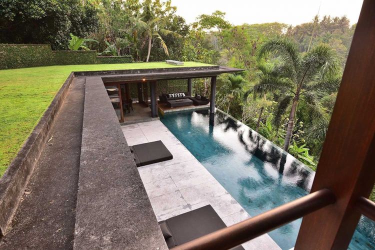 Desain kolam renang Vanishing Villa di Bali karya Agung Budi Raharsa.