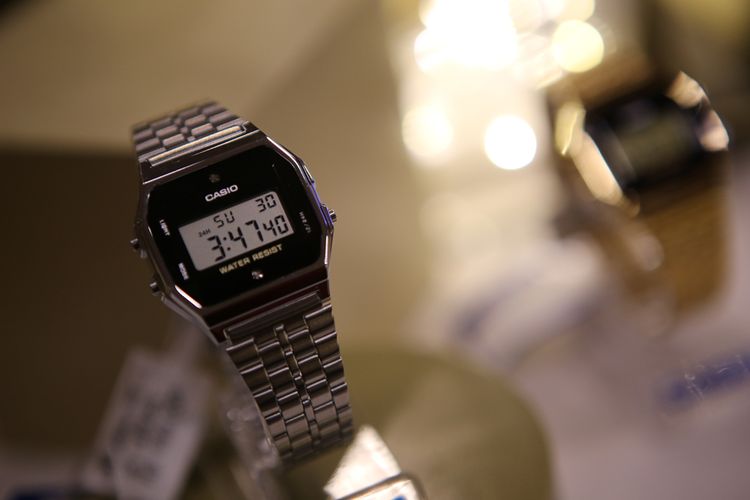 Arloji berwarna perak, seri A159WAD-1, salah satu pilihan jam tangan berlian termurah dari Casio yang dibenderol seharga Rp 699.000.