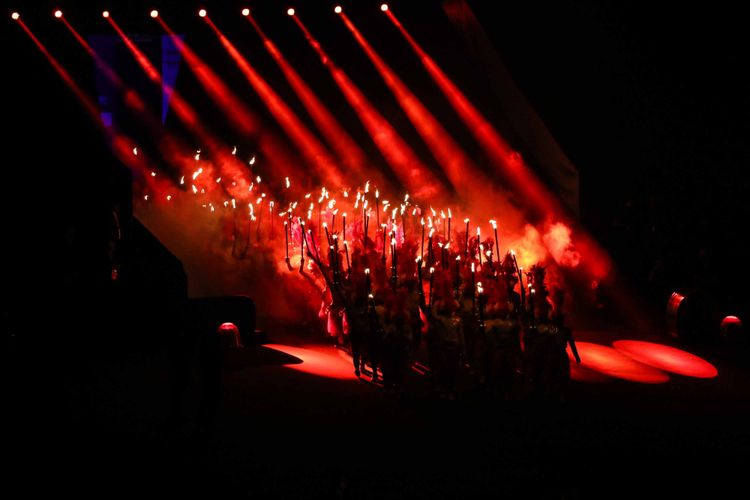 Penari saat pentas di pembukaan Asian Games 2018 di Gelora Bung Karno, Jakarta Pusat, Sabtu (18/7/2018).