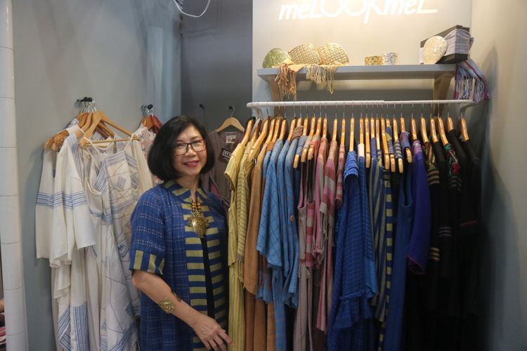 Melanie R Wibowo, perwakilan Pemerintah Provinsi DKI Jakarta yang ikut pameran produk kriya di New York Now, Manhattan, New York, 12-15 Agustus 2018. Melanie memamerkan produknya yang mengangkat budaya suku Badui di Banten berupa tenun yang didesain dengan unsur kekinian.