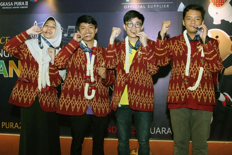 Lima siswa Indonesia memboyong 3 medali emas, 2 perak, dan 3 perunggu dalam kompetisi International Earth Science Olympiad (IESO) di Mahidol Kanchanaburi, Thailand (8?17 Agustus 2018).