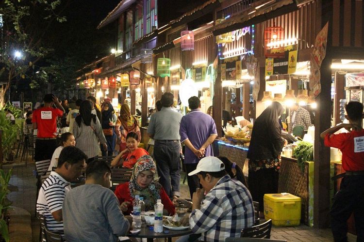 Festival Kuliner Bekasi 2018, merupakan festival kuliner keenam kalinya di gelar. Tahun ini mengangkat tema Jawa Timur, digelar pada 16 Agustus hingga 16 September 2018 di Summarecon Mal Bekasi. 