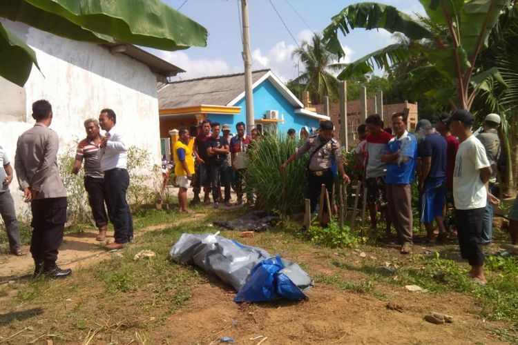 Pelaku pencurian yang ditemukan tewas di perairan Sungai Pinang, Kecamatan Rambutan, Kabupaten Banyuasin, Sumatera Selatan. Jenazah tersebut diketahui bernama AD alias Nata (36).
