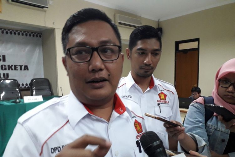Kuasa Hukum Politikus Partai Gerindra Mohamad Taufik, Yupen Hadi, memberikan keterangan kepada wartawan di Kantor Bawaslu DKI Jakarta, Selasa (21/8/2018).