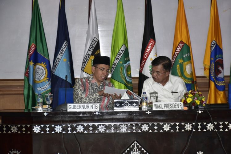 Gubernur NTB, TGB M Zainul Majdi dan Wakil Presiden RI, Jusuf Kalla saat rapat terbatas, Selasa (21/8/2018).