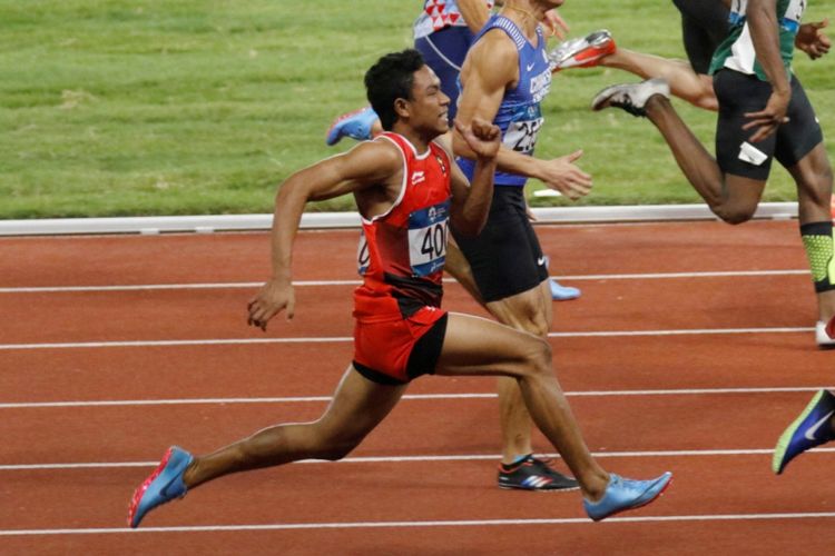 Pelari muda asal Indonesia, Lalu Muhammad Zohri, tampil pada final nomor lari 100 meter putra Asian Games 2018 di Stadion Utama Gelora Bung Karno, 26 Agustus 2018. 