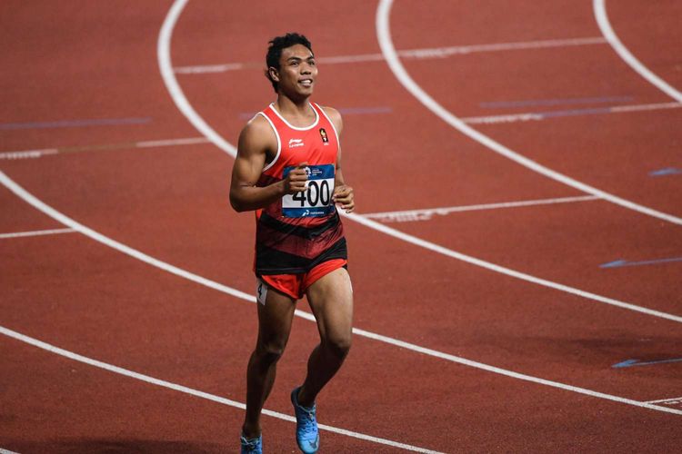 Pelari Indonesia Lalu Muhammad Zohri (no.400) beradu kecepatan dengan pelari lainnya saat babak semifinal Lari 100 meter Putra Asian Games ke-18 Tahun 2018 di Stadion Utama Gelora Bung Karno Senayan, Jakarta Pusat, Minggu (26/8/2018).