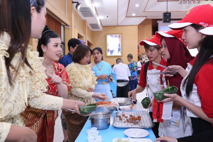 Delegasi Republik Indonesia mengikuti program One School One Country (OSOC) yang merupakan bagian dari ASEAN Skill Competition (ASC) Bangkok 2018.