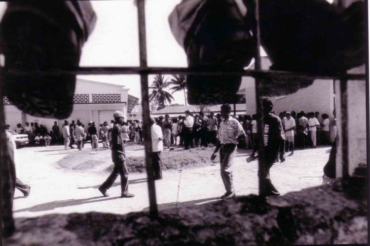 Penentuan pendapat di Timor Timur, 30 Agustus 1999, menghasilkan opsi Timor Timur merdeka. Menyusul opsi ini di Timor Timur terjadi kerusuhan hebat. 