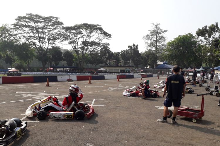 Kejuaraan gokart Eshark Rok Cup Indonesia 2018 yang kembali digelar di Sirkuit Karting Sentul, Bogor, Minggu (2/9/2018). 