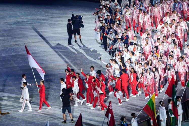 Defile atlet tiap negara menyemarakkan Upacara Penutupan Asian Games ke-18 Tahun 2018 di Stadion Utama GBK, Senayan, Jakarta Pusat, Minggu (2/9/2018).