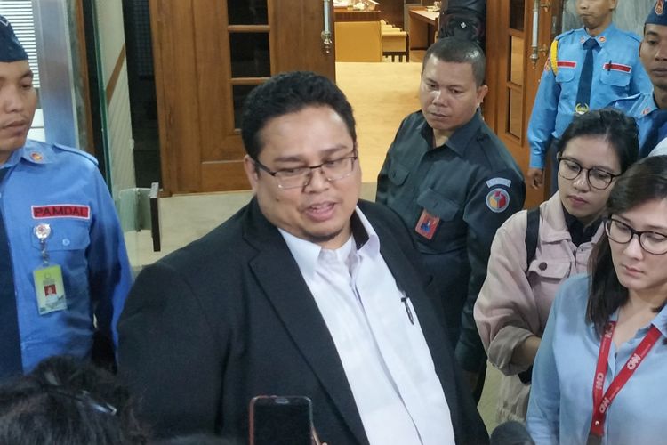 Komisioner Badan Pengawas Pemilu (Bawaslu) Rahmat Bagja saat ditemui di Kompleks Parlemen, Senayan, Jakarta, Senin (3/9/2018). 