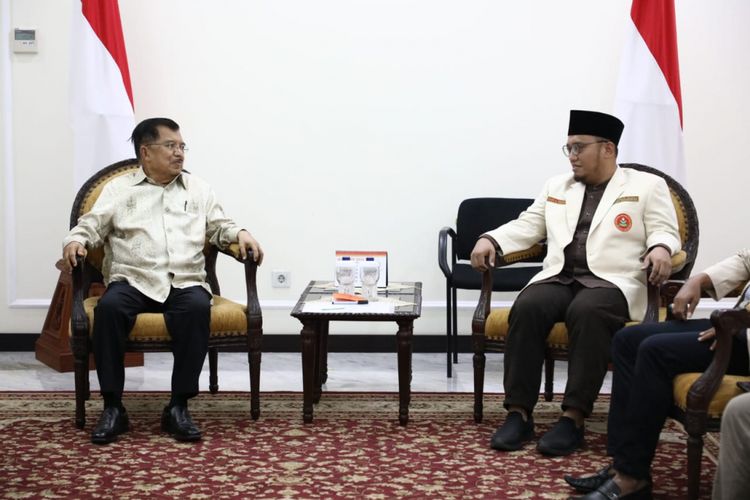 Wapres Jusuf Kalla menerima Dahnil Anzar Simanjuntak, Ketua Umum Pusat Pemuda Muhammadiyah di Kantor Wapres Jl. Merdeka Utara Jakarta Pusat, Jumat (7/8/2018).