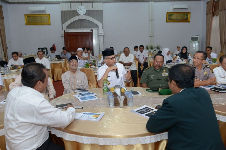 Rapat Konsultasi vaksin MR di  Meuligoe Wakil Gubernur Aceh, Rabu (19/9/2018). Dalam rapat tersebut, Majels Permusyawaratan Ulama (MPU) Aceh akhirnya mengizinkan penggunaan vaksin MR dikarenakan kondisi bahaya dan darurat.