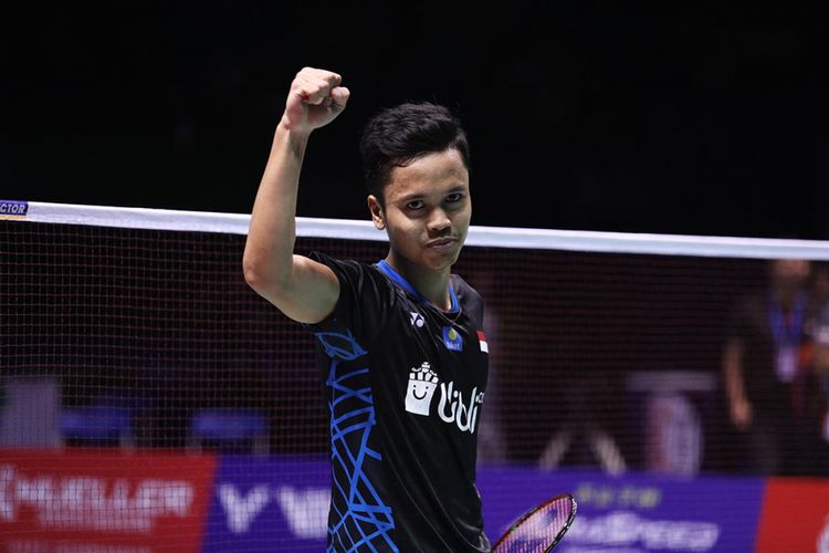 Ekspresi  pebulu tangkis tunggal putra Indonesia Anthony Sinisuka Ginting ketika bertanding melawan pebulu tangkis Jepang Kento Momota pada laga final China Open 2018 di di Olympic Sports Center Xincheng Gymnasium, Changzhou, China, Minggu (23/9/2018). Anthony Sinisuka Ginting berhasil meraih juara China Open 2018 setelah mengalahkan Momota dengan skor akhir 23-21 dan 21-19.