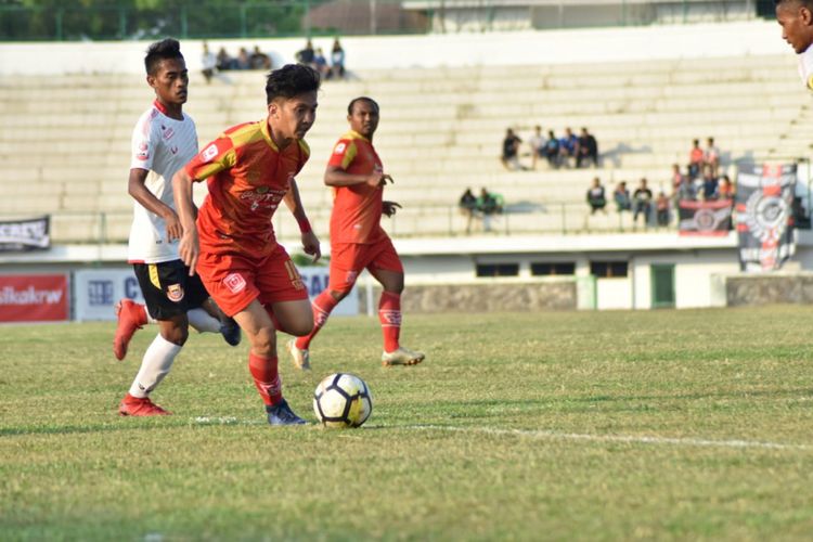 Persika Karawang merangkak naik ke posisi 10 klasemen kompetisi Liga 2 Indonesia, usai menyudahi pertandingan lanjutan melawan Persibat Batang dengan hasil  2-1 di Stadion Singaperbangsa Karawang, Selasa (25/9). 