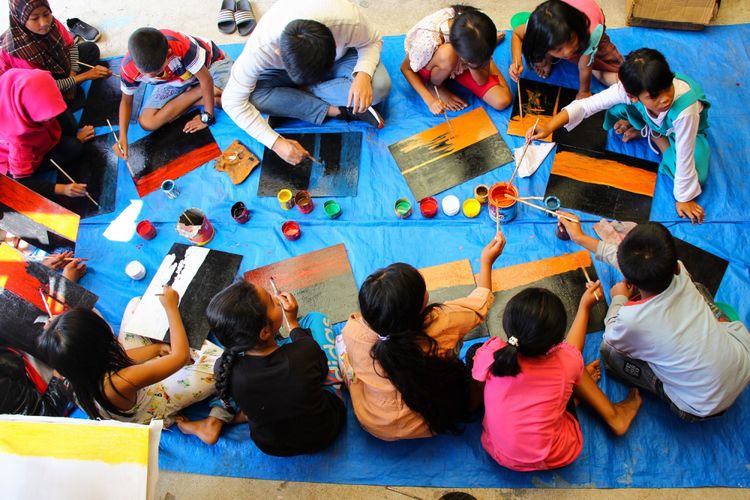 Aktivitas anak-anak di Rumah Baca Lembah Sibayak di Desa Doulu, Kecamatan Berastagi, Kabupaten Karo, Sumatera Utara.