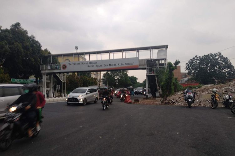 Jalan Pangeran Antasari dilebarkan sebagian, Kamis (27/9/2018).