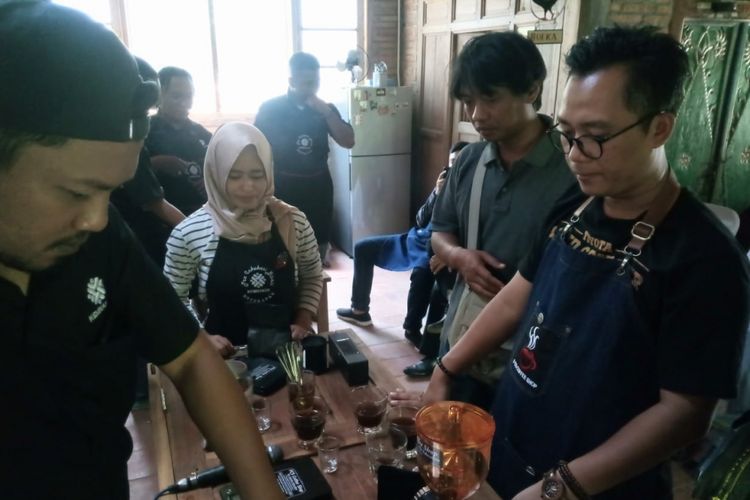 Salah satu suasana pelatihan barista yang diselenggarakan oleh Kementerian Ketenagakerjaan RI.