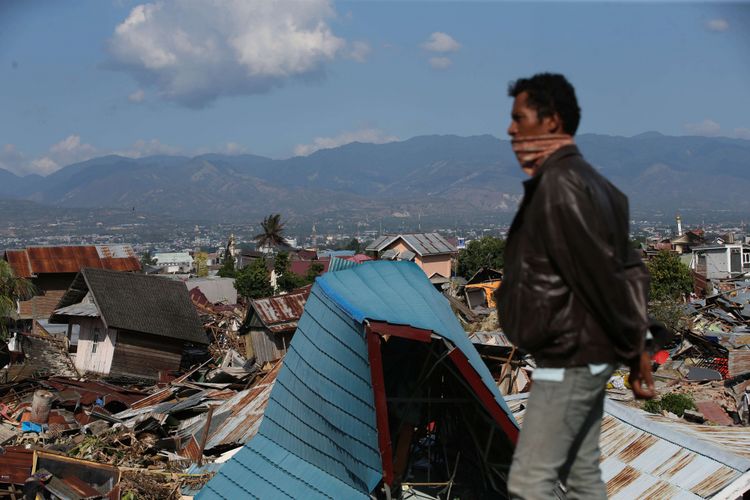 Kerusakan parah akibat gempa bumi terlihat di Perumnas Balaroa, Palu, Sulawesi Tengah, Senin (1/10/2018). Gempa bumi dan tsunami di Palu dan Donggala, Sulawesi Tengah mengakibatkan 832 orang meninggal.