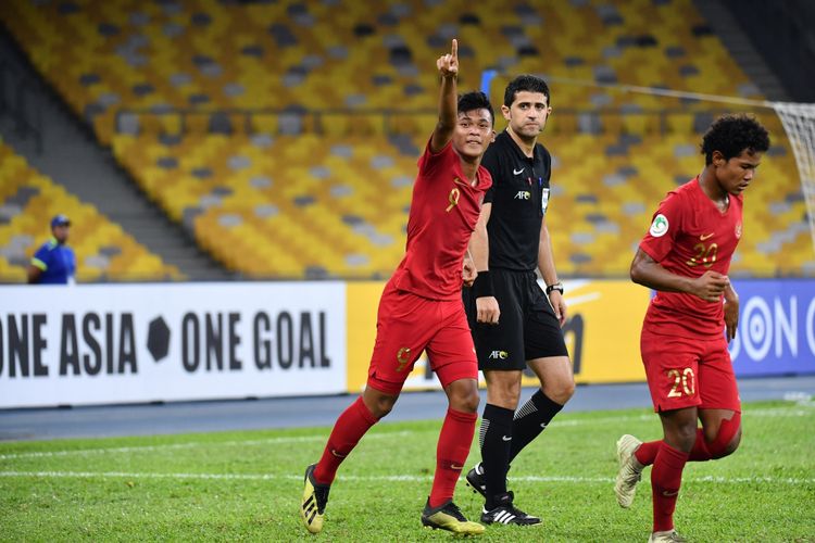 Gaya selebrasi Sutan Zico saat Timnas U-16 Indonesia vs Vietnam pada laga Grup A Piala Asia U-16 2018 di Stadion Bukit Jalil, 24 September 2018. 