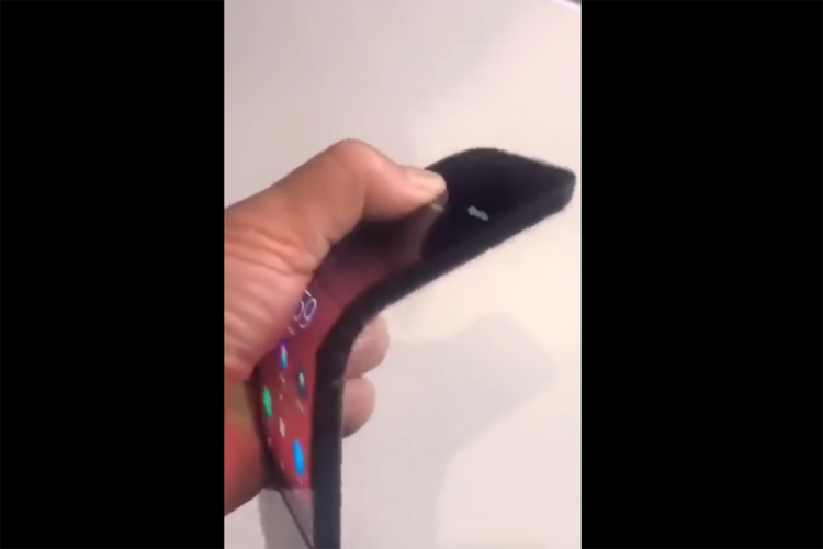 Potongan klip video yang disebut memperlihatkan sosok purwarupa ponsel lipat Lenovo.