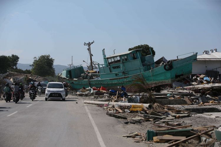 Kerusakan akibat gempa bumi dan tsunami di Dupa Tondo, Kelurahan Layana, Kecamatan Mantikulore, Kota Palu, Sulawesi Tengah, Selasa (2/10/2018). Di area kompleks mebel dan pergudangan ini luluh lantak akibat gempa dan diterjang tsunami.