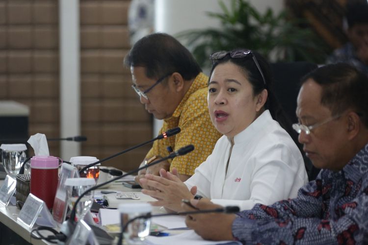 Menteri Koordinator Pembangungan Manusia dan Kebudayaan memimpin Rapat Koordinasi Tingkat Menteri (RTM) Rehabilitasi dan Rekonstruksi Pasca Bencana Gempa Bumi di NTB, di Jakarta, Jumat (5/10/2018). 