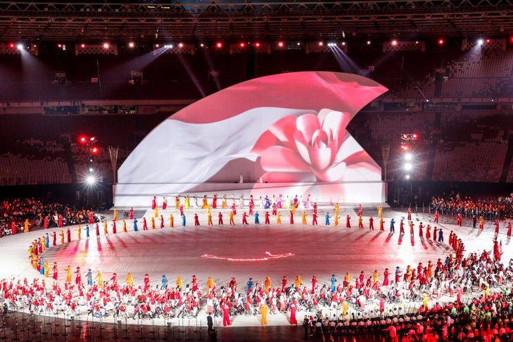 Defile atlet Indonesia menyemarakkan Upacara Pembukaan Asian Para Games 2018 di Stadion Utama Gelora Bung Karno (GBK), Senayan, Jakarta Pusat, Sabtu 6 Oktober 2018.