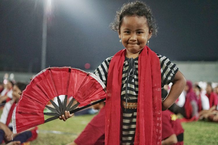 Asylla, penari gandrung terkecil usia 4 tahun  saat gladi bersih di pagelaran Gandrung Sewu Banyuwangi