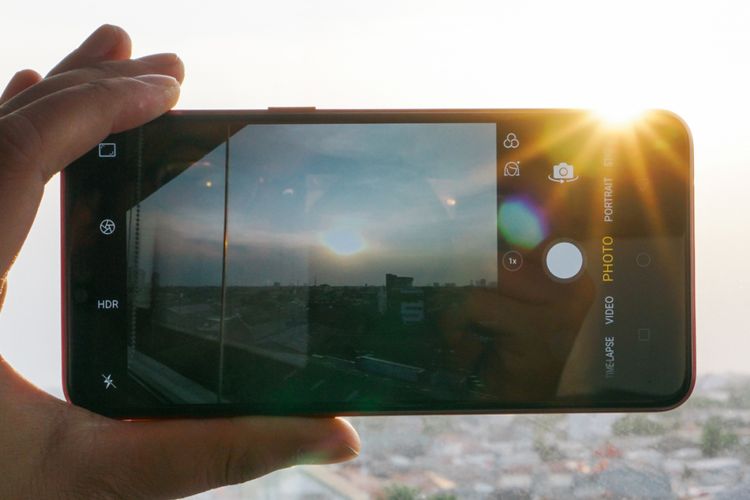 Antarmuka kamera Realme 2. Berbekal kamera ganda, ponsel ini mampu mengambil jepretan foto dengan efek bokeh alias background blur.