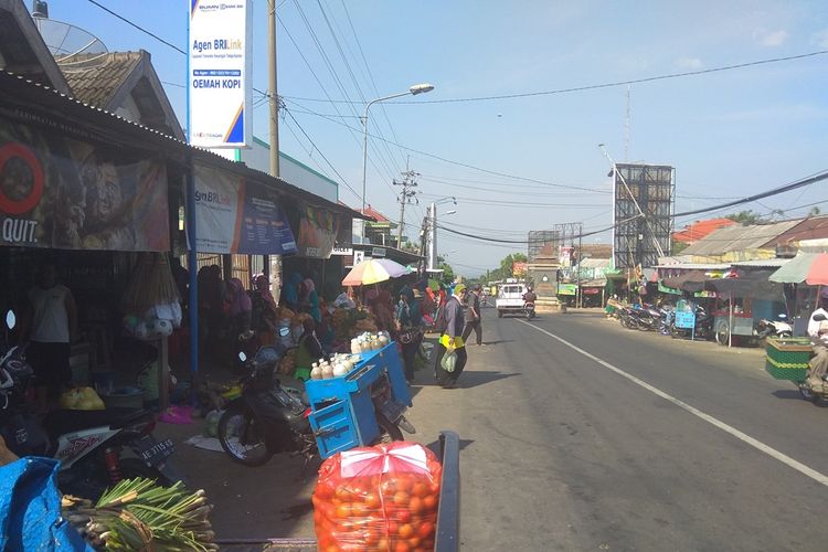 Pasar sayur Jorogo Kabupaten Ngawi yang ramai dari sore hingga pagi hari dimanfaatkan oleh  3 nenek untuk menjajakan diri.  Mereka akhirnya diamankan oleh anggota kepolisian Sektor Jorogo.