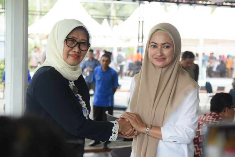 Kepala Loka BPOM Nurtati Rahman bersama Bupati Luwu Utara Indah Putri Indriani dalam peresmian Loka POM di Luwu Utara, Sabtu (13/10/2018). 