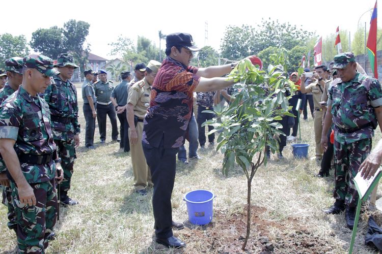 Wali Kota Semarang Hendrar Prihadi membuka TNI Manunggal Membangun Desa, di Kelurahan Plamongansari, Pedurungan, Senin (15/10/2018).