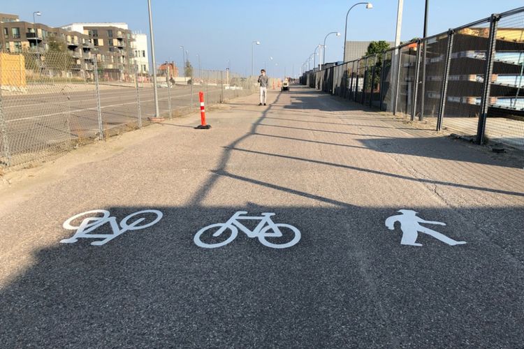 Tanda jalur sepeda dan orang di Kota Copenhagen, Denmark, Selasa (16/10/2018).