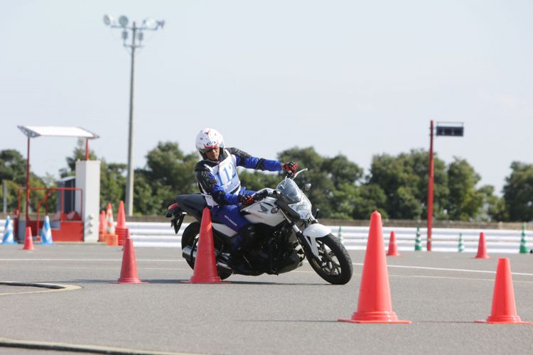 Peserta Safety The 19th Safety Japan Insctuctors Competition 2018 di Suzuka Circuit Traffic Center, Jepang.