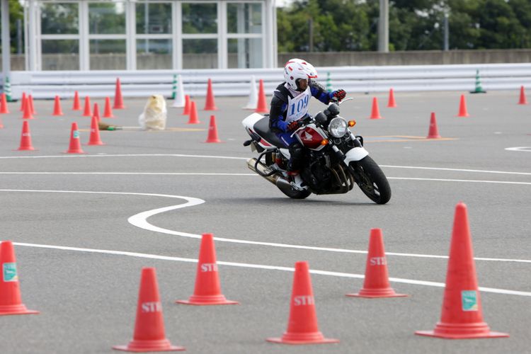Peserta Safety The 19th Safety Japan Insctuctors Competition 2018 di Suzuka Circuit Traffic Center, Jepang.