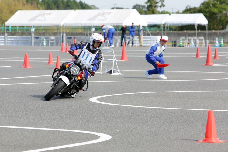 Peserta Safety The 19th Safety Japan Insctuctors Competition 2018 di Suzuka Circuit Traffic Center, Jepang.
