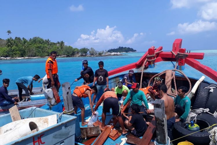 Kapal KM Sempurnah Indah III, yang merupakan kapal kargo mengalami kecelakaan laut disekitar perairan Telaga, Siantan Selatan, Kabupaten Kepulauan Anambas, Kepri sekitar pukul 05.30 WIB, Minggu (21/10/2018) sore tadi.