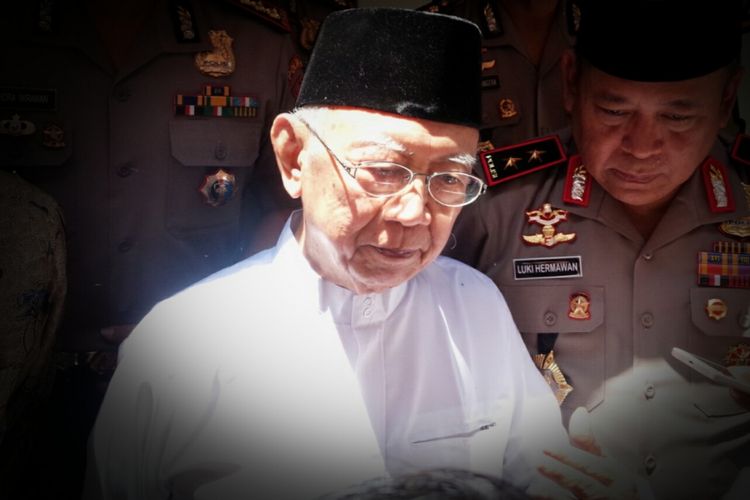 Pengasuh Pesantren Tebuireng, Jombang, KH. Salahuddin Wahid, saat menerima kunjungan Kapolda Jawa Timur, Irjen Pol Luki Hermawan, awal Oktober 2018.