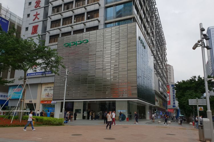 Oppo Flagship Store di kawasan Huaqiang North Commercial Street, Shenzhen
