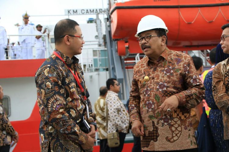 Gubernur Jawa Timur, Soekarwo (kanan) dan Kepala Biro Humas dan Protokol Pemprov Jatim Aries Agung Paewai, Kamis (1/11/2018).