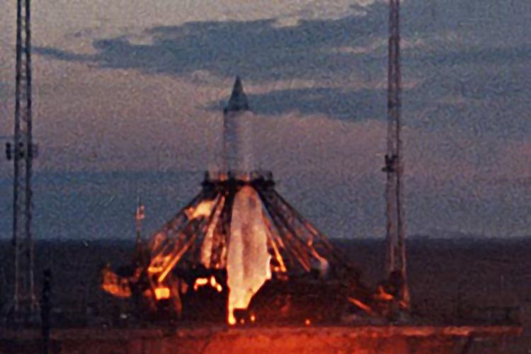 Sputnik 2 di sebuah peluncur luar angkasa Kosmodrom Baykonur, Kazakhstan