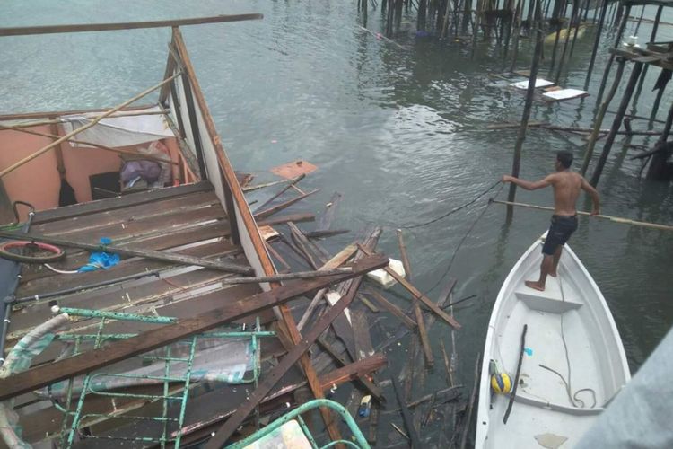 Jumlah bangunan rusak pasca dihantam Puting Beliung di Pulau Pecong, Kecamatan Belakangpadang, Batam, Kepulauan Riau (Kepri) bertambah menjadi 30 unit bangunan, Senin (5/11/2018).