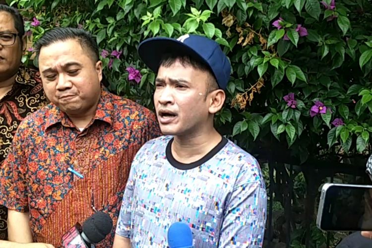 Ruben Onsu setelah menjenguk Roro Fitria di Rutan Pondok Bambu, Jakarta Timur, Selasa (6/11/2018).