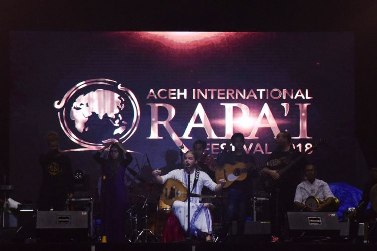Grup musik-Debu-  berhasil memukau pengunjung Aceh Internasional Rapai Festival (ACIRAF) 2018 di Stadion Tunas Bangsa, Kota Lhokseumawe, Selasa (6/11/2018) malam.