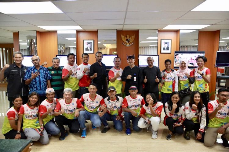 Tim Jelajah Sepeda Nusantara (JSN) 2018 diberangkatkan dari Banyuwangi, Rabu pagi (7/11). Banyuwangi menjadi kota pertama di Pulau Jawa yang menjadi titik pemberangkatan rombongan pesepeda ini.