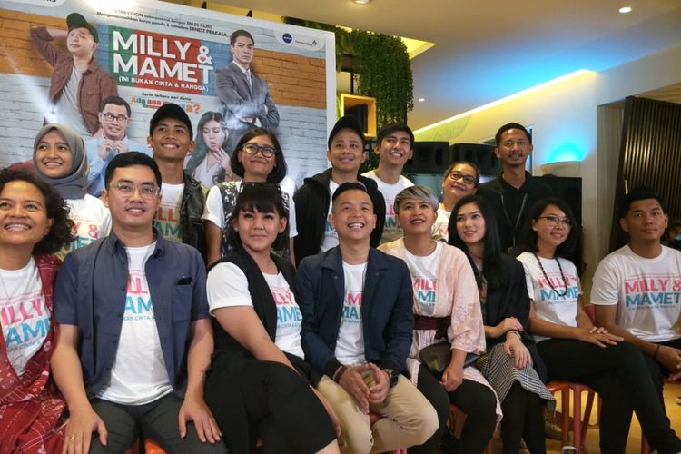 Para pemain dan pengisi soundtrack film Milly & Mamet saat jumpa pers peluncuran trailer dan pengisi soundtrack film Milly & Mamet di kawasan Sarinah, Thamrin, Jakarta Pusat, Kamis (8/11/2018).