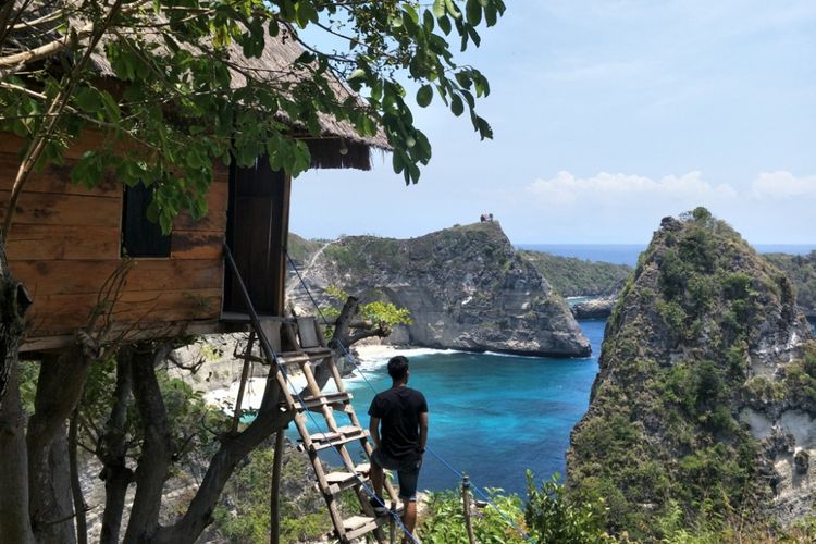 Wisata alam Raja Lima atau Rumah Pohon Molenteng yang terletak di Pejukutan, Nusa Penida, Kabupaten Klungkung, Bali, Minggu (11/11/2018).