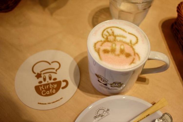 Minuman Art Collection Au Lait seharga 1.980 yen (belum termasuk pajak)